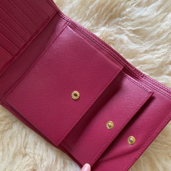 🦋Prada🦋 Saffiano Leather Wallet - Picture 7 of 16